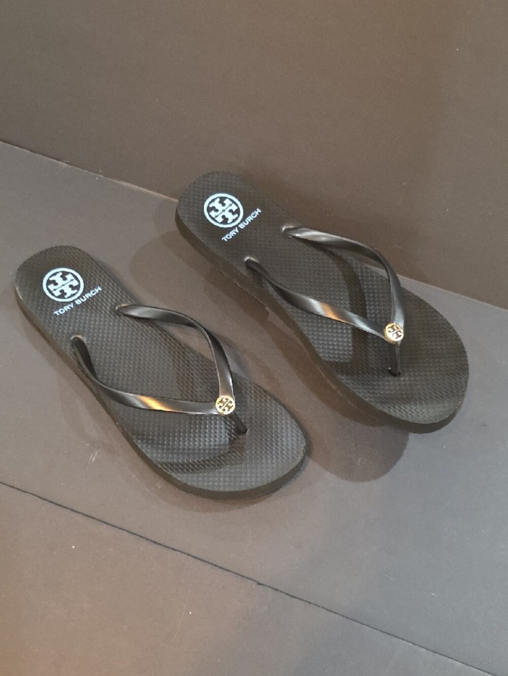 Tory Burch Black Flip Flop Sandals with Gold Logo Accent Womens Size 11 - Picture 3 of 11